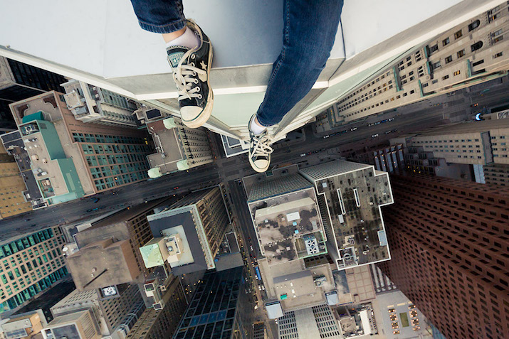 3) Cara Bunuh Diri - Terjun Dari Tempat Tinggi